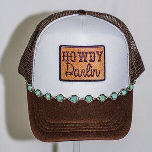 Brown and white "Howdy Darlin" trucker hat with hat jewelry